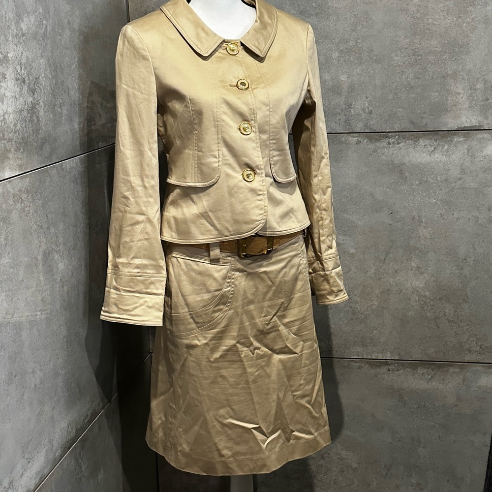 Vertigo Paris Suit size 8 with belt, very luxurious fabric, nice button detail